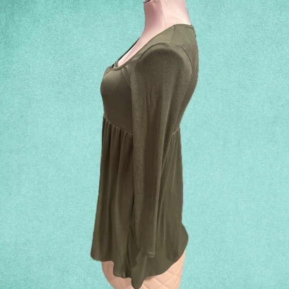 BNWOT Green Long Sleeve babydoll Dress with Bow Detail - Picture 3 of 5